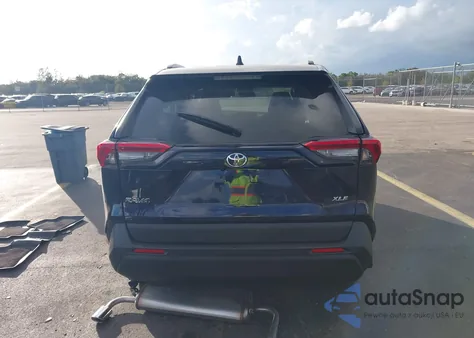 2025 Toyota Rav4 Xle z USA, uszkodzony, nr VIN 2T3W1RFV2SW435535